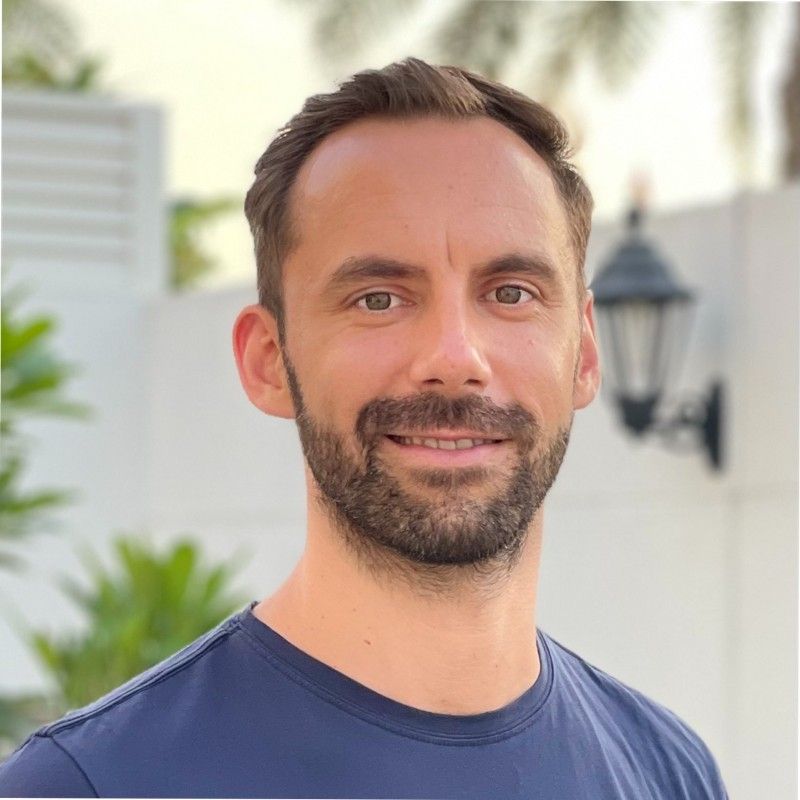 Dr. Felix Bieker